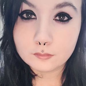 Meet your Posher, Desiree